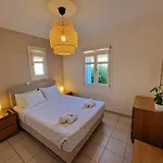 Karaoulanis Apartment *