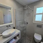 Karaoulanis Apartment *