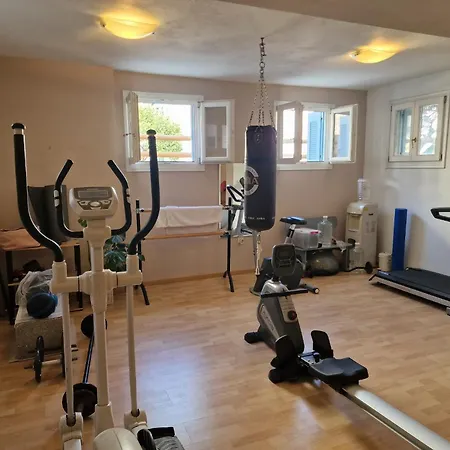 アパート Karaoulanis Ándros