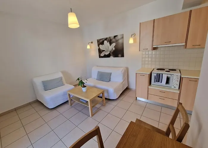 公寓 Karaoulanis *